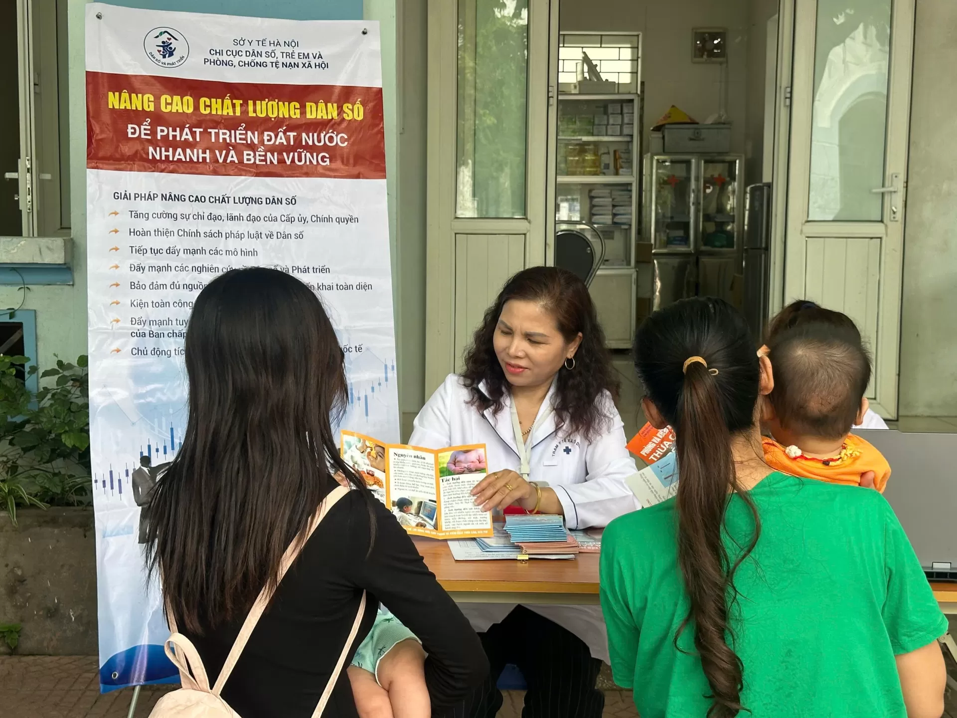 NÂNG CAO NHẬN THỨC CỘNG ĐỒNG VỀ DÂN SỐ VÀ PHÁT TRIỂN TRONG TÌNH HÌNH MỚI