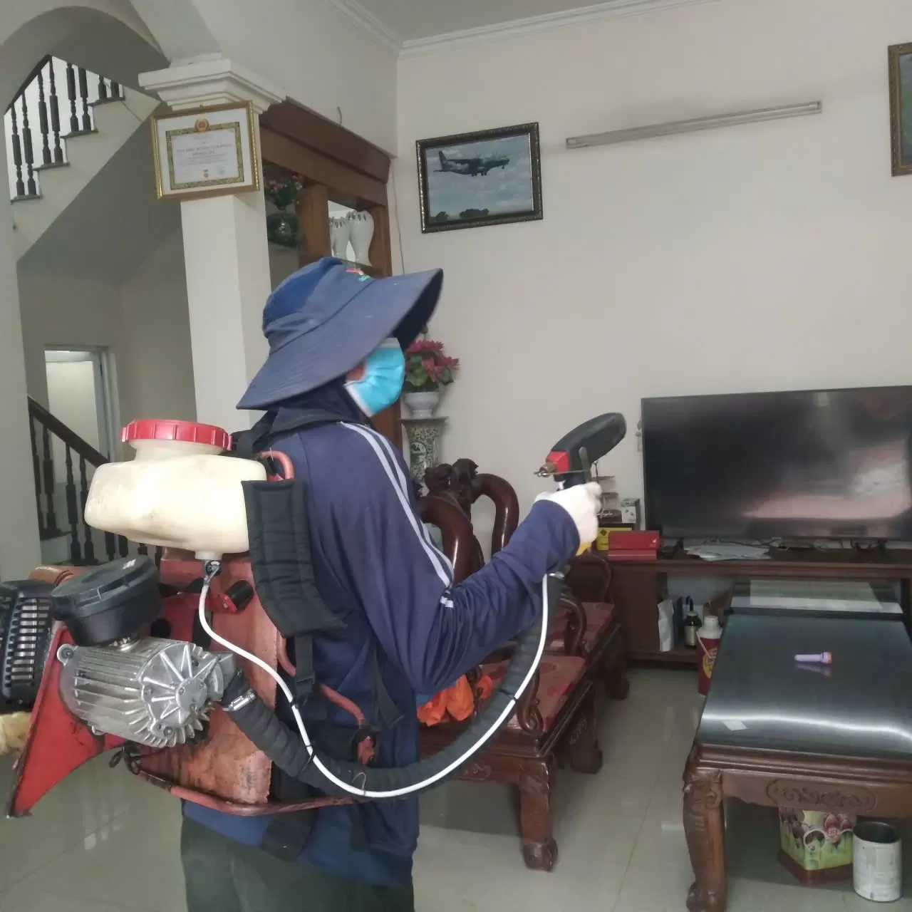 Ô DIÊN TRIỂN KHAI VỆ SINH MÔI TRƯỜNG – DIỆT BỌ GẬY TẠI Ổ DỊCH SỐT XUẤT HUYẾT