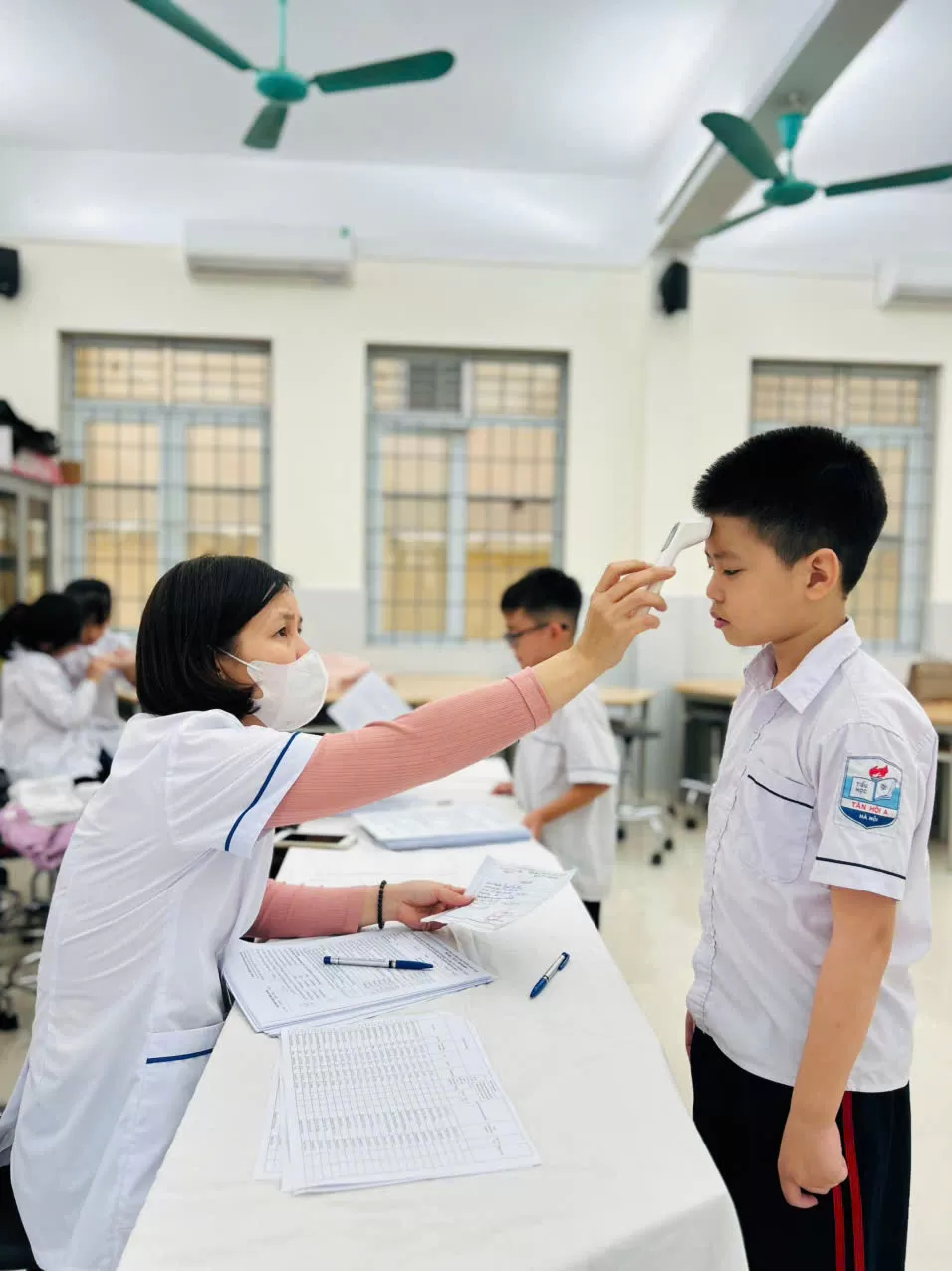 Ô DIÊN: HƠN 1000 TRẺ ĐƯỢC TIÊM VẮC XIN UỐN VÁN - BẠCH HẦU (TD) ĐẢM BẢO AN TOÀN