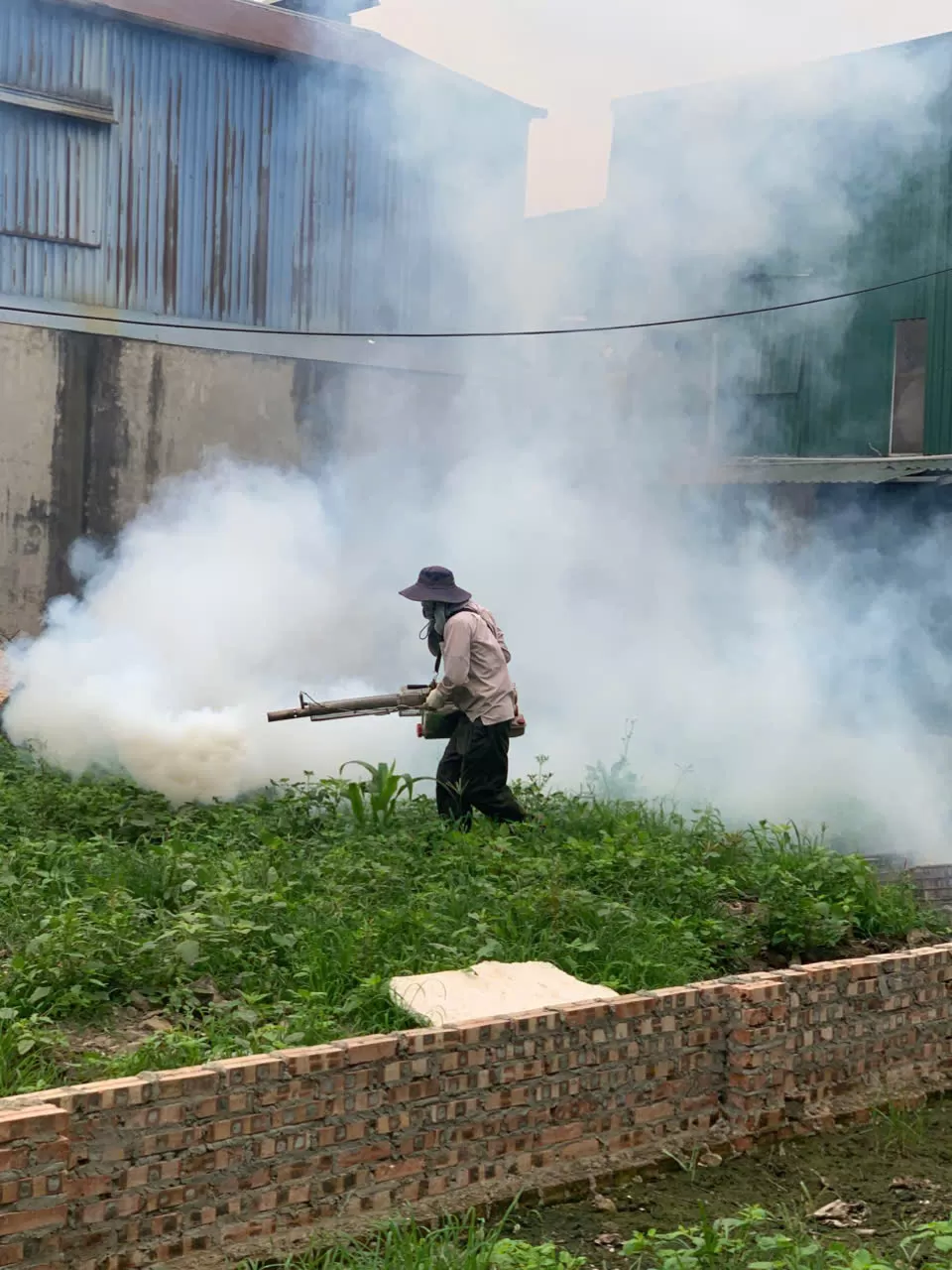 Ô DIÊN PHUN HÓA CHẤT DIỆN RỘNG, KHỐNG CHẾ NGUY CƠ SỐT XUẤT HUYẾT TẠI ĐIỂM NÓNG